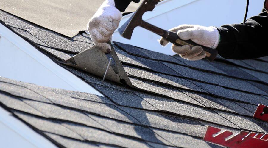 Professional gutter cleaning in Valmeyer, IL